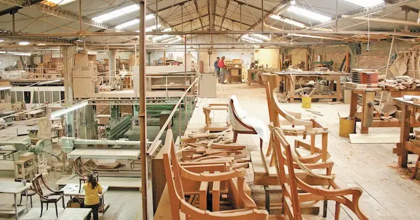 Maquinaria ideal para la fabricación de muebles de madera